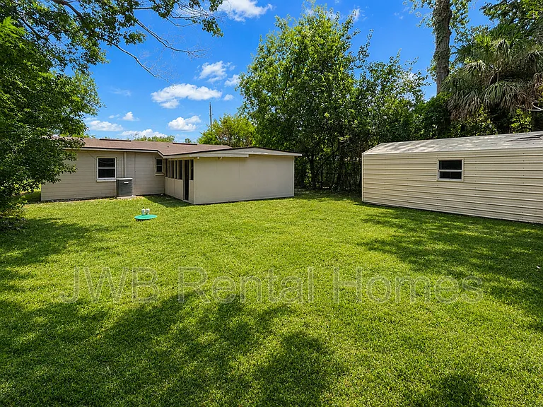 2248 Inwood Cir S — Photo 20