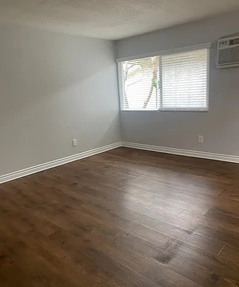 Granada Court — Photo 32