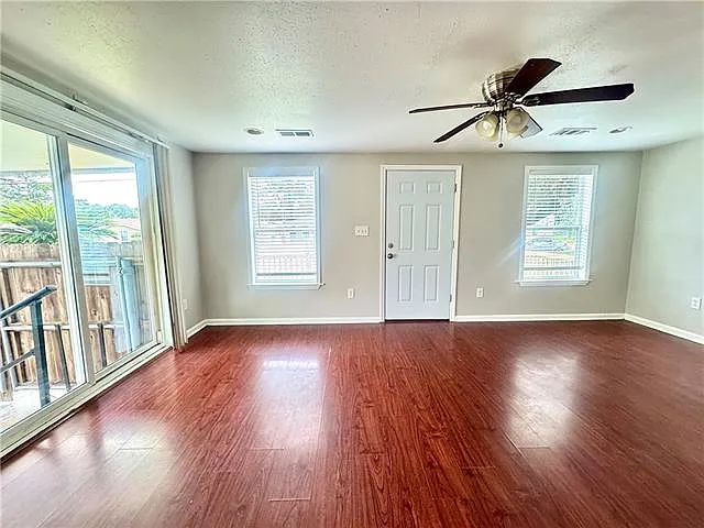 2 bed, 2.0 bath, 955 sqft, $1,700 — Photo 4