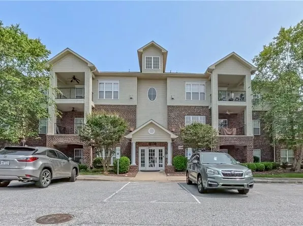 200 Lennox Dr APT 3C, Jamestown, NC 27282