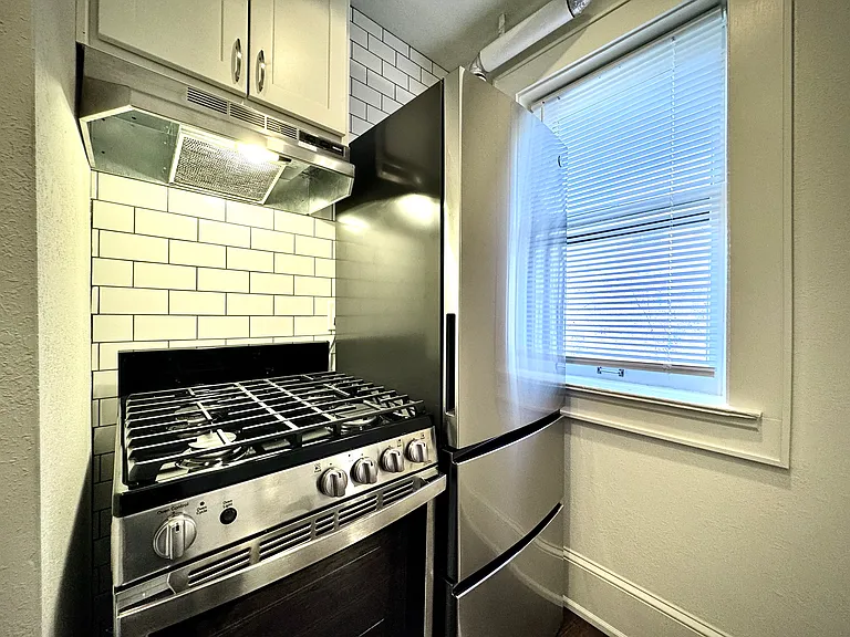 Van Buren Apartments — Photo 13