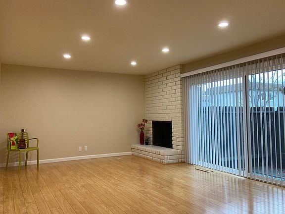 5th image of 491 La Conner Dr APT 1