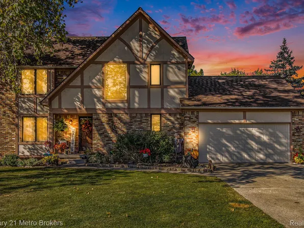 5376 Olde Shawboro Rd, Grand Blanc, MI 48439