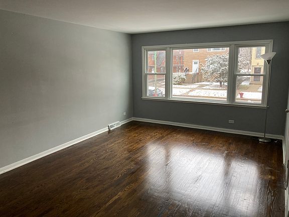 3rd image of 5425 W Windsor Ave