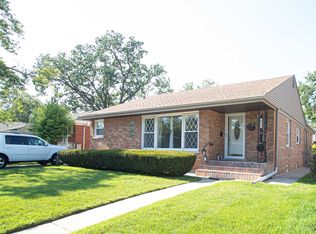 4040 Howard St, Skokie, IL 60076