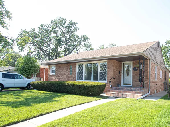 4040 Howard St, Skokie, IL 60076