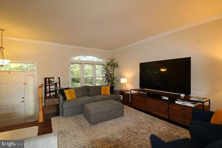 308 Garden View Sq — Photo 3