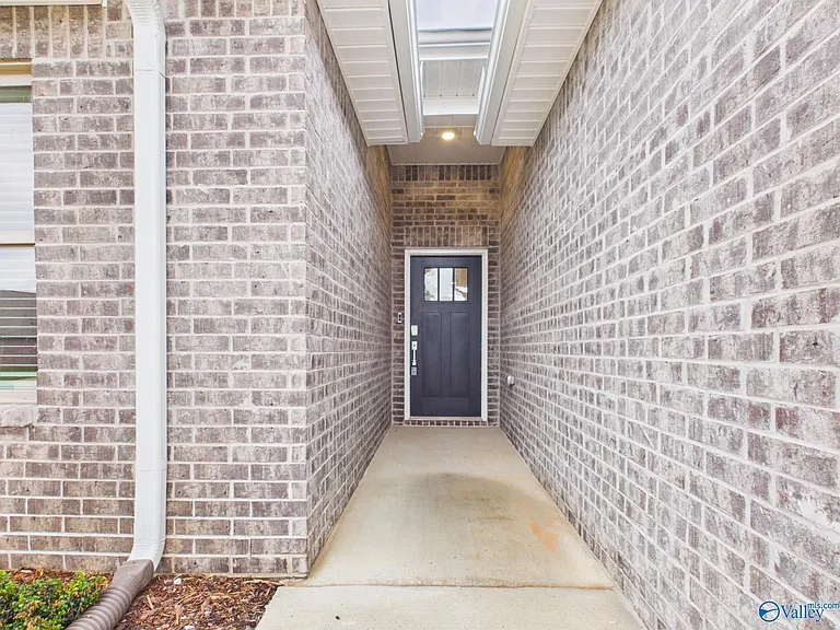 17993 Longleaf Dr — Photo 2
