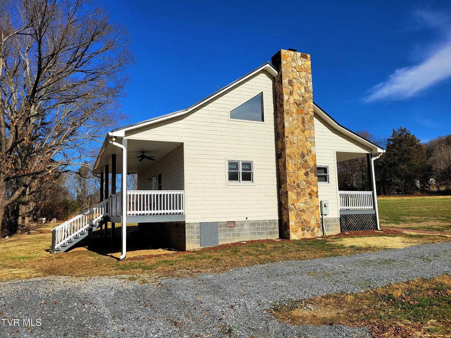 2 bed, 2.5 bath, 1404 sqft, $2,000 — Photo 2
