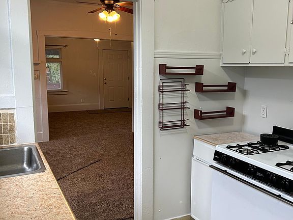 4th image of 2921 SE Morrison St