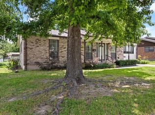 109 W Cunningham St, Bonham, TX 75418