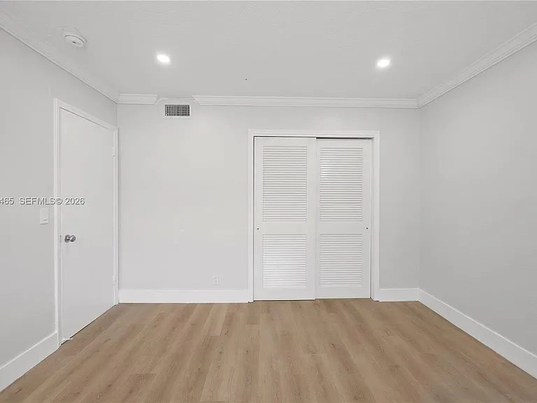 5450 Hollywood Blvd #210 — Photo 9