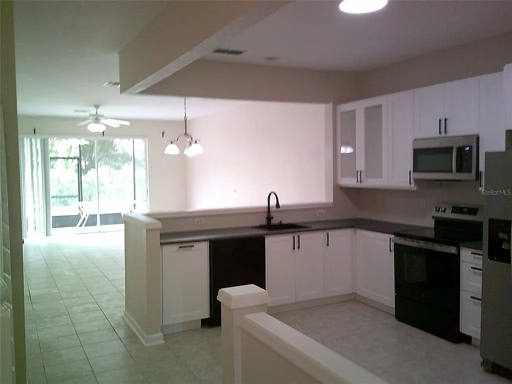 3 bed, 2.5 bath, 1682 sqft, $2,250 — Photo 2