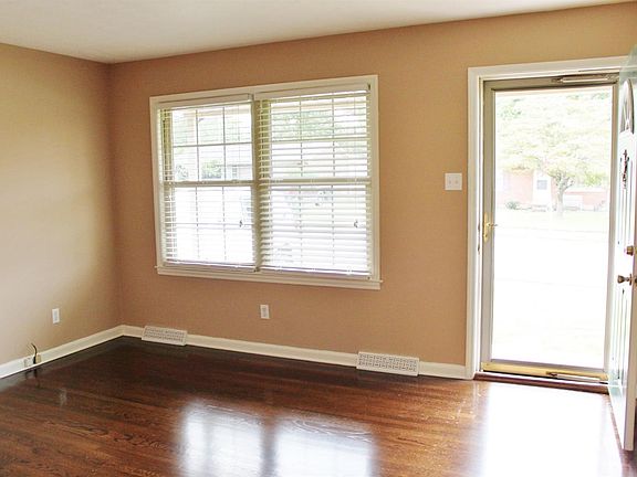 5th image of 3842 Northampton Dr