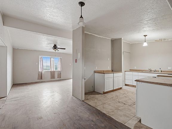 5th image of 600 Balsam St