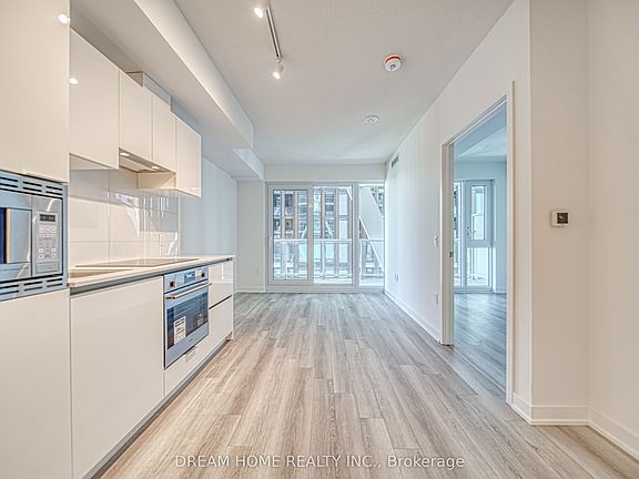 4th image of 230 Simcoe St #1921