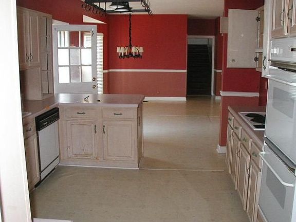 4th image of 1035 Stirlingshire Dr