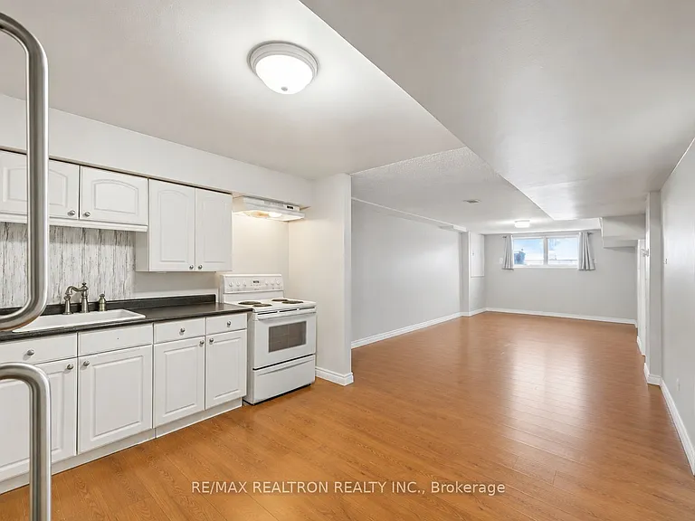 414 The Queensway Rd S — Photo 3