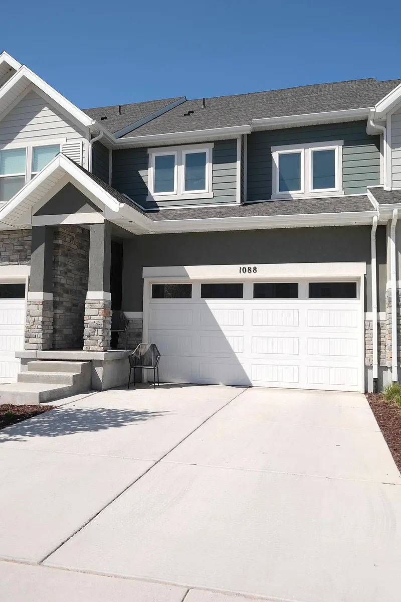 Building Photo - 1088 S Lilac Way