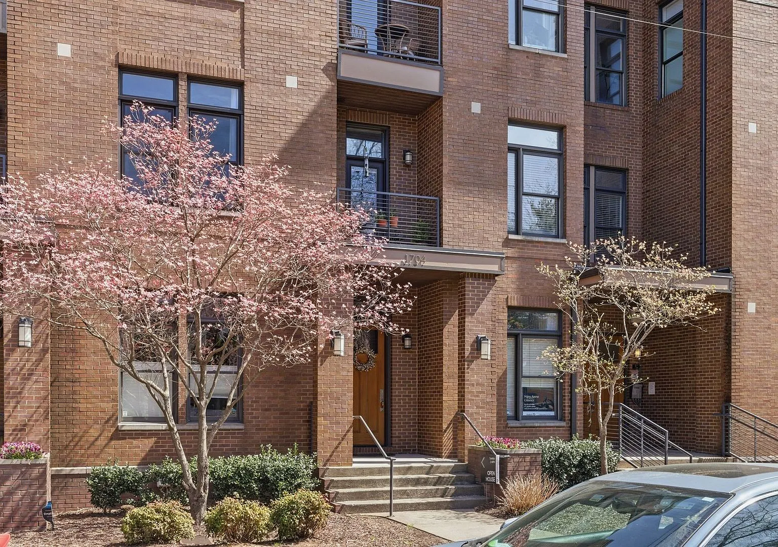 Beautiful 1BR/1BA Condo in Prime Belmont/Vanderbilt Location! — Photo 1