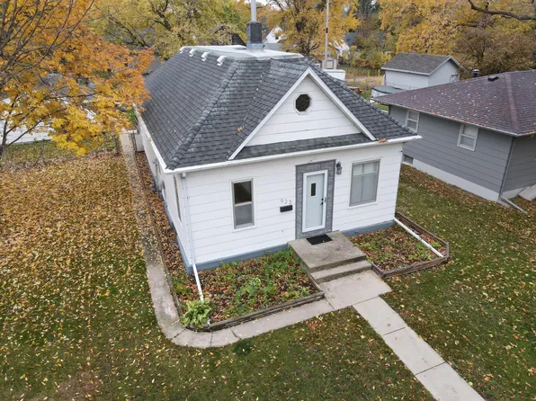 923 E 5th Ave, Mitchell, SD 57301