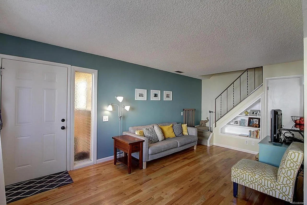 2 bed, 1.5 bath, 944 sqft, $1,700 — Photo 2