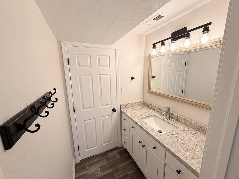 1651 S 3450 E — Photo 14