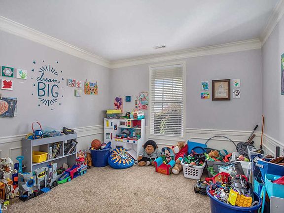 5th image of 824 Richmond Cir