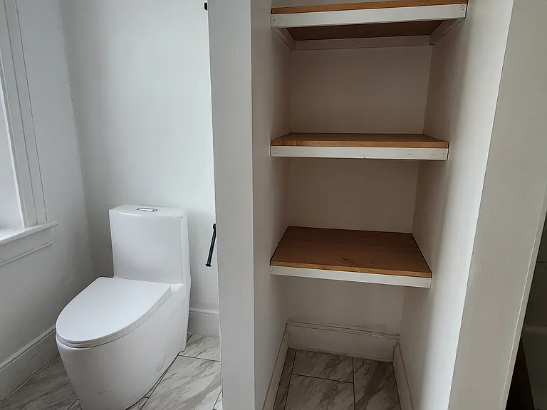 209 E Martin St #B — Photo 16