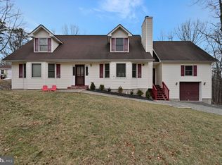 1100 Maple Lake Dr, Bushkill, PA 18324