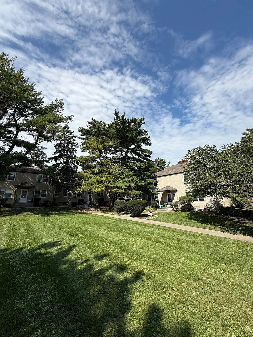 Dundee Village — Photo 1