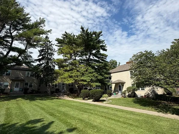 Dundee Village, 816-828 N 46th St #818-4, Omaha, NE 68132