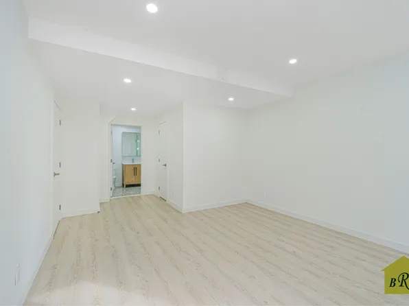 2815 Ocean Parkway image 27 of 32