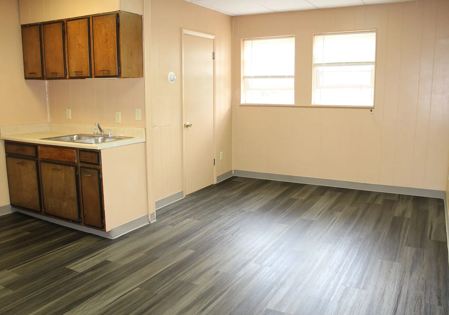 First Floor One Bedroom Apartment — Photo 4