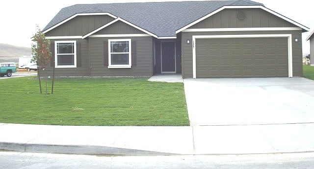 1st image of 2467 Hickory Dr