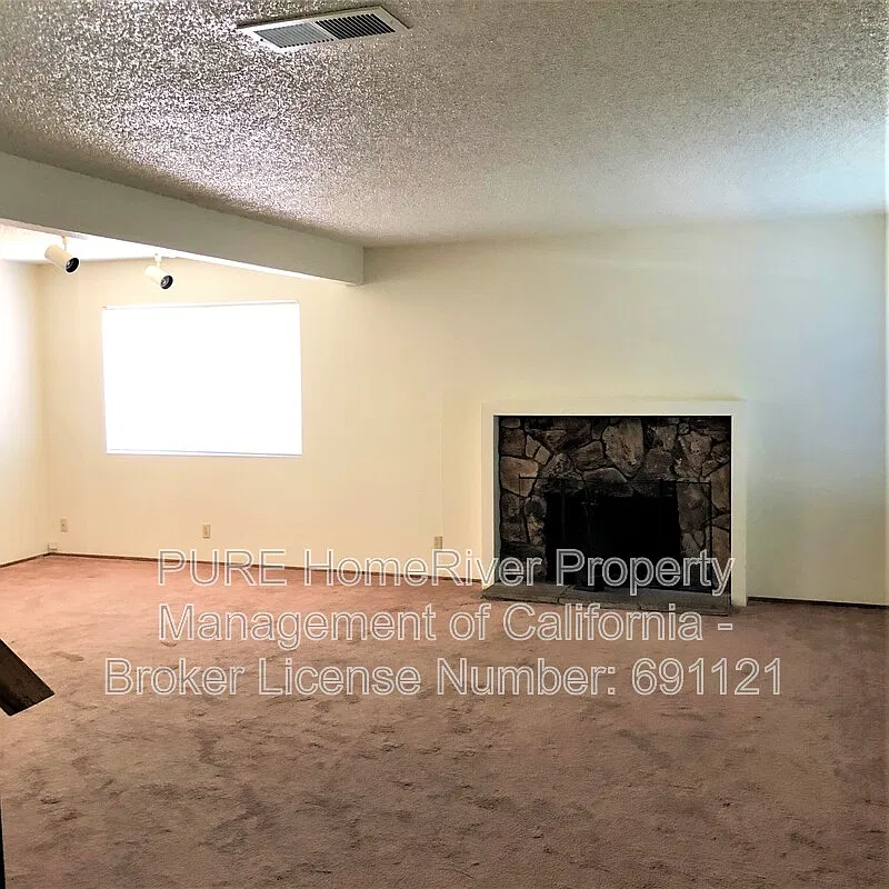 4 bed, 2.5 bath, 1817 sqft, $2,795 — Photo 3