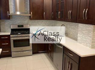 22-41 38th St #2REAR, Astoria, NY 11105