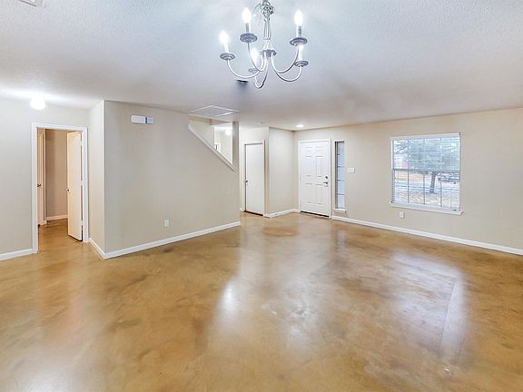 4th image of 15104 Pidmont Ln