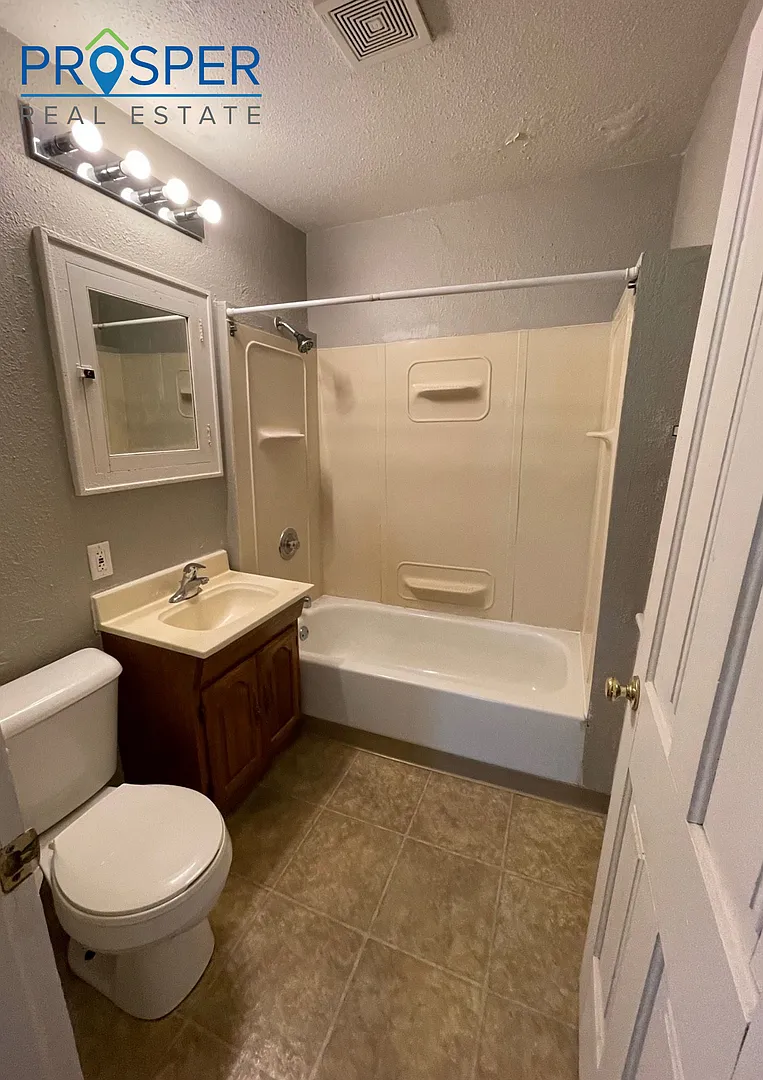 CH828X — Photo 2