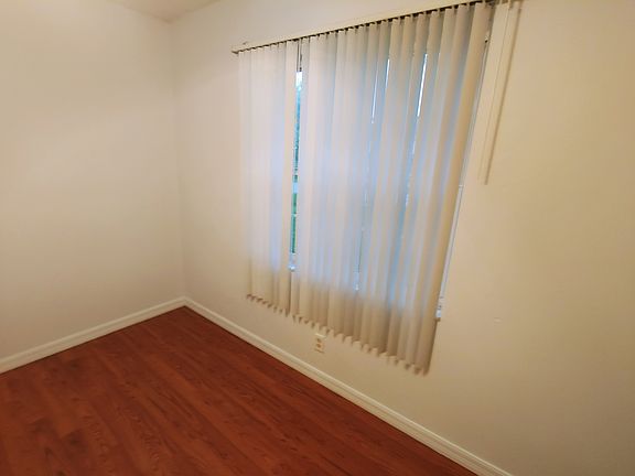 2nd image of 2700 NE 44th St