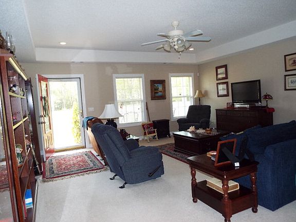 3rd image of 140 Sandspur Ln