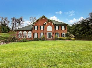 1573 Strawberry Mountain Dr, Roanoke, VA 24018