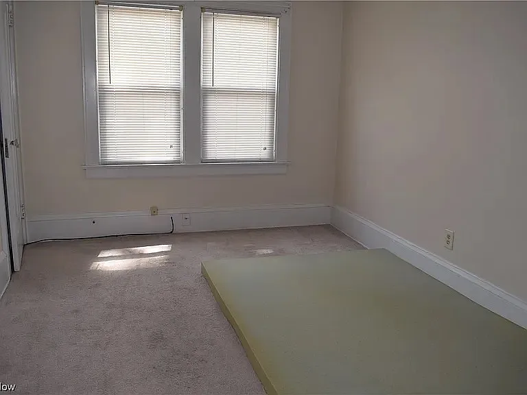4 bed, 1170 sqft, $1,000 — Photo 3