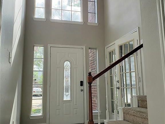 2nd image of 126 Lissa Ln
