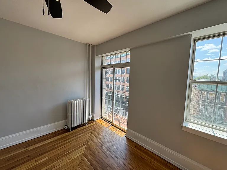 948 Court St #402 — Photo 13