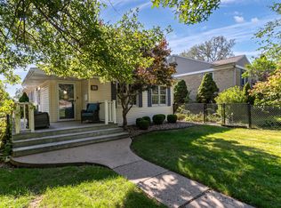 223 Custer Ter, Bettendorf, IA 52722