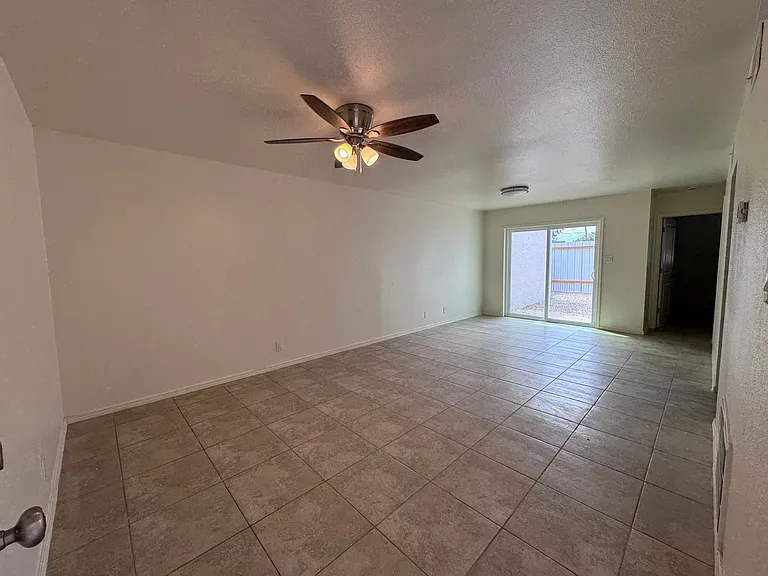 310 S Kentucky Ave — Photo 3