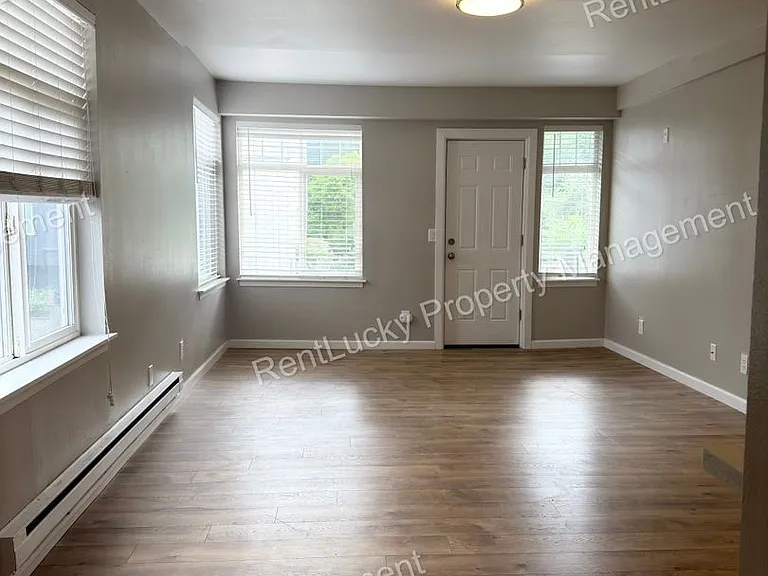 3315 Claremont Ave S — Photo 8