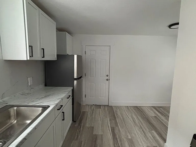 1021 La Croix Ave — Photo 9
