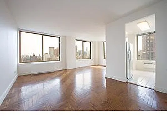 Rented by Distributed Real Estate | media 4